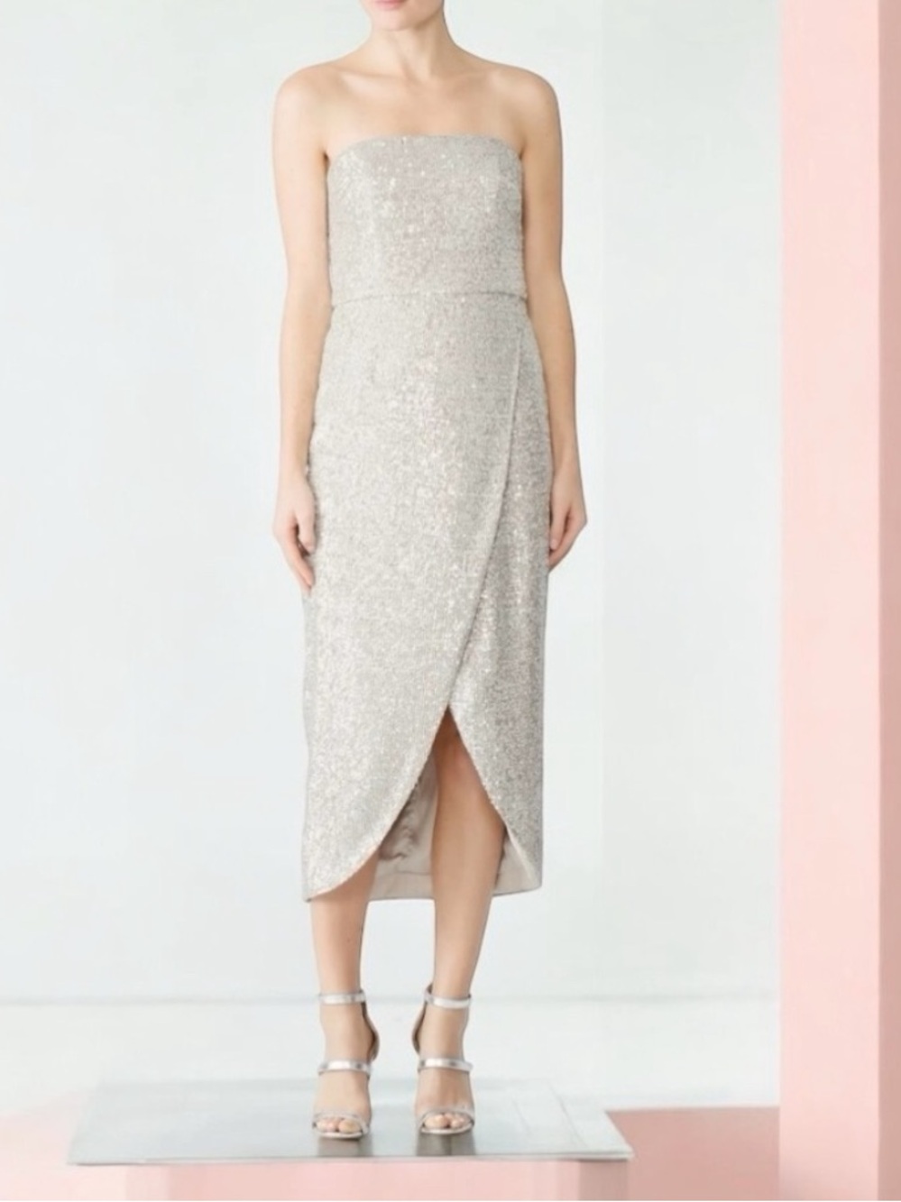MONIQUE LHUILLIER STRAPLESS TULIP FRONT SILVER SEQUIN DRESS